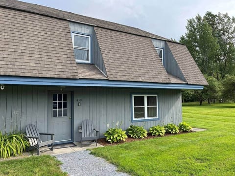 This charming one-bedroom is nestled on a 25 acre estate with beautiful views