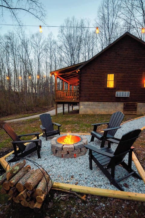 Fire Pit Lounge: Gather around the fire with friends and soak in the serene woodland vibes!