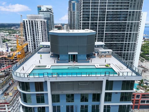 Luxury High-Rise 1BR in Downtown Miami (9270)