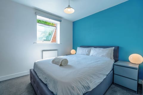 - Bright double bedroom with cozy bed   - Fresh linens and natural light comfort   - Ideal space for peaceful holiday stay  