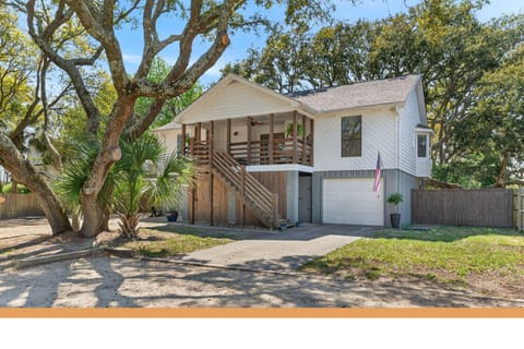 Welcome to Live Oak Beach House | 5 22nd Ave, Isle of Palms, SC | IOP Escapes