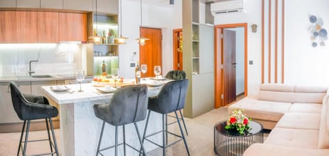 Apartment, Balcony | Living area
