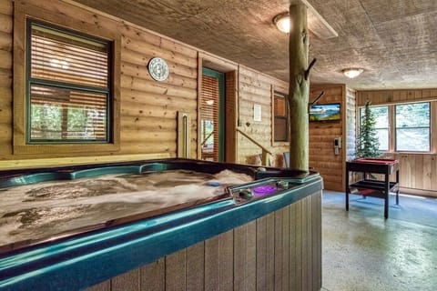 Cabin, 2 Bedrooms | Interior