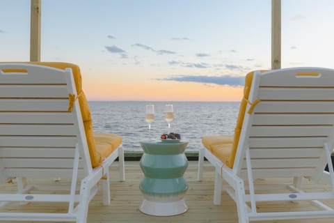 Morning coffee, sunset wine, or an afternoon nap with the sound of the water just feet away. Pull up a chair, breathe in the salt air, and settle into vacation mode at The Ocean Springs Bungalow. 