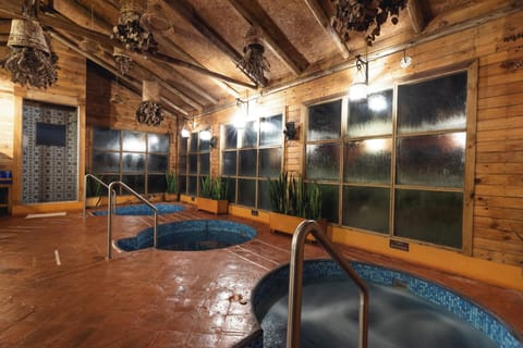 Couples treatment rooms, steam room, hot stone massages