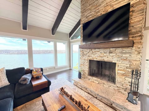 House, Multiple Beds, Patio (Wide Sky Chateau) | Living area