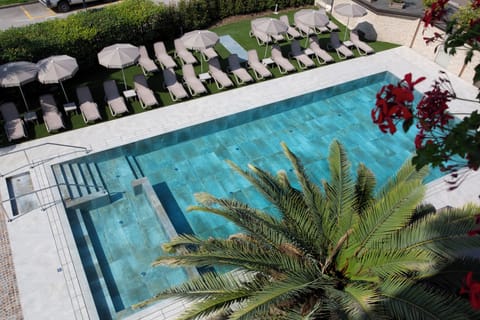 Seasonal outdoor pool, pool umbrellas, sun loungers