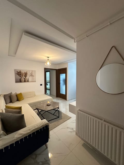 Apartment, 2 Bedrooms, Accessible, Smoking | Living room