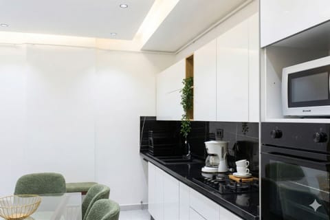 Apartment, 2 Bedrooms, Accessible, Smoking | Interior