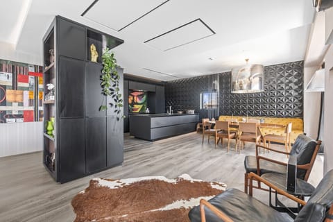 Kitchen / Dining Area