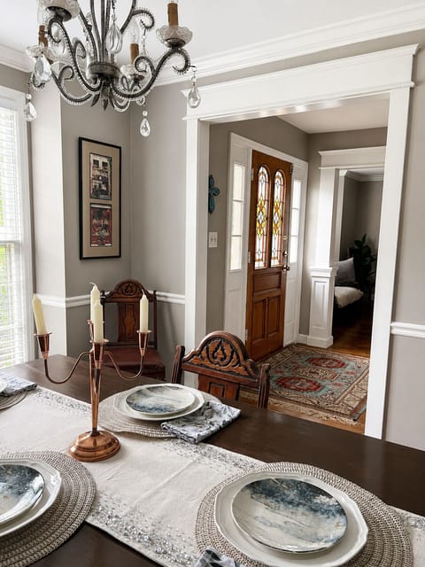 Entryway & diningroom
