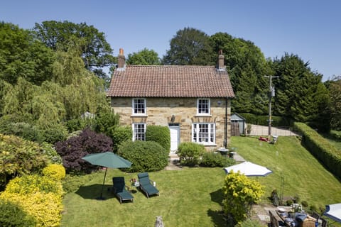 Virginia Cottage, Brandsby: Nestled on the edge of the stunning Howardian Hills
