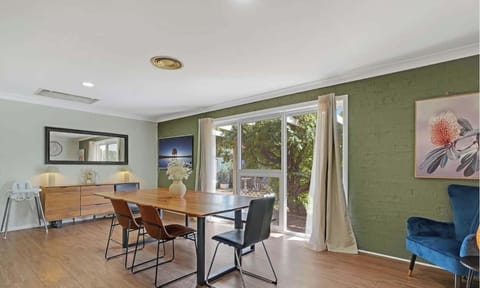 Sunrise on Sovereign | Retro Family Entertainer