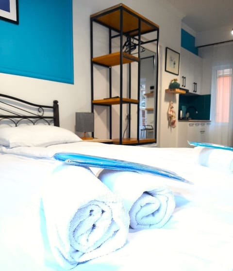 Comfort Studio, Lanai, Courtyard View | Egyptian cotton sheets, premium bedding, down comforters