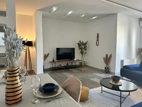Apartment, 3 Bedrooms, Balcony | Living room