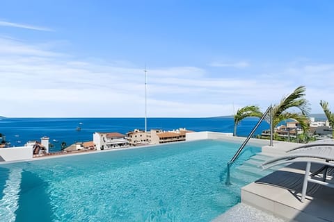 Balcony / Terrace,Swimming pool
