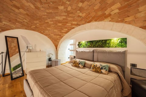 Family Studio Suite, Garden View | Blackout drapes, iron/ironing board, free WiFi