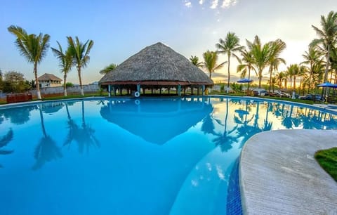 2 outdoor pools
