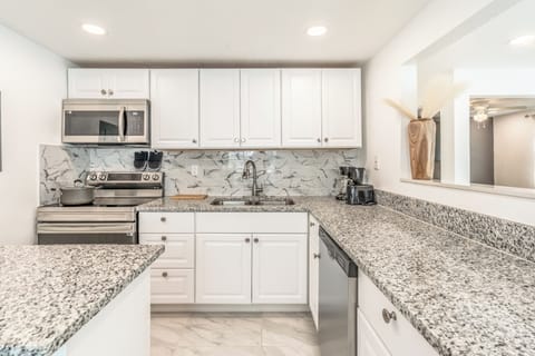 Apartment, Patio, Garden View | Private kitchen