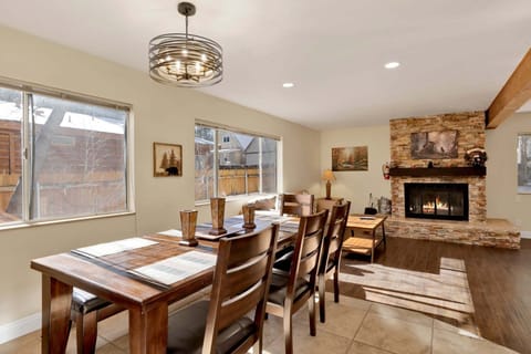 Cabin, Multiple Beds, Kitchen (2596) | 4 bedrooms, individually decorated, individually furnished, bed sheets