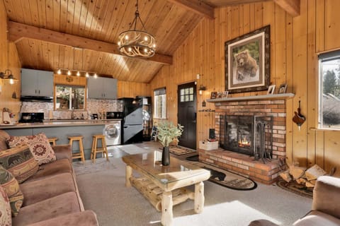 Cabin, Multiple Beds, Mountain View (2609) | Living area