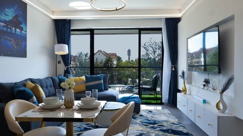 Deluxe Duplex, City View | Iron/ironing board, free WiFi