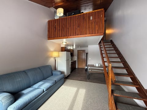 Chalet, Pool View | Living area