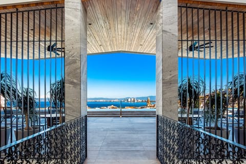 Studio, 1 King Bed, Balcony, Ocean View (Madero 320 - 310) | Terrace/patio