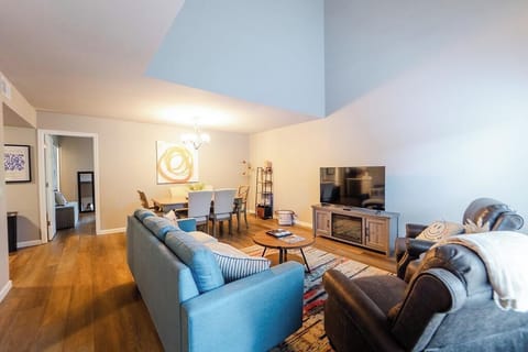 Cozy living room upstairs 