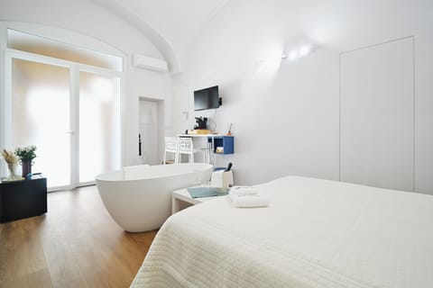 Comfort Double Room | Laptop workspace, free WiFi
