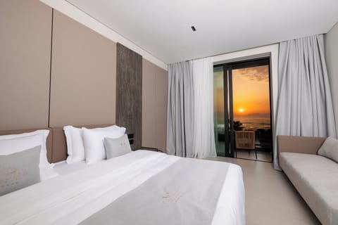 Superior Double Room, Balcony, Sea View | Minibar, in-room safe, desk, blackout drapes
