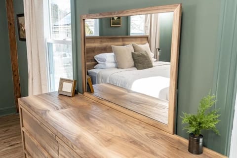 Forest Room | Desk, laptop workspace, iron/ironing board, WiFi (free)