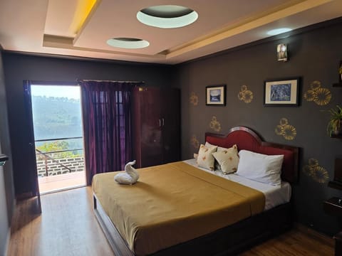 Honeymoon Suite, Balcony, Mountain View | Desk, free WiFi