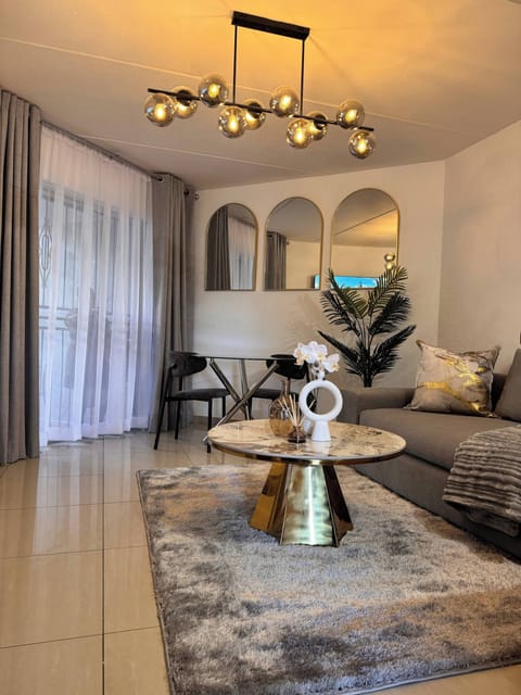 Apartment, 1 Bedroom, Smoking | Living room