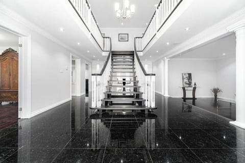 Entrance (foyer)