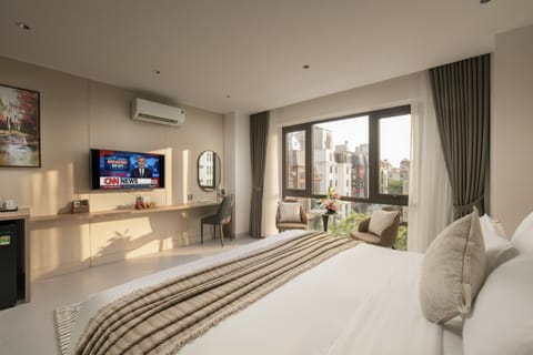 Suite Double or Twin with Window | Desk, laptop workspace, free WiFi