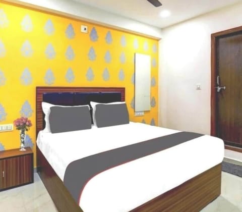 Deluxe Room | Egyptian cotton sheets, premium bedding, memory foam beds, desk