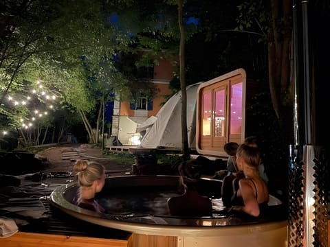 Outdoor spa tub