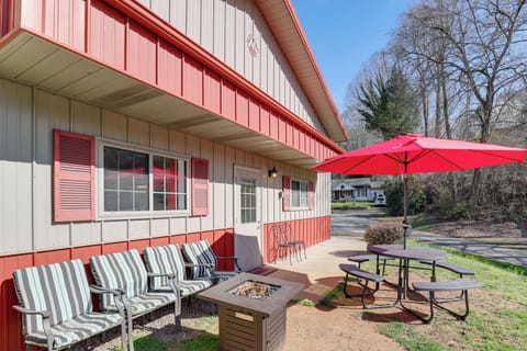 Sylva Vacation Rental | Studio | 1BA | 450 Sq Ft | Step-Free Access