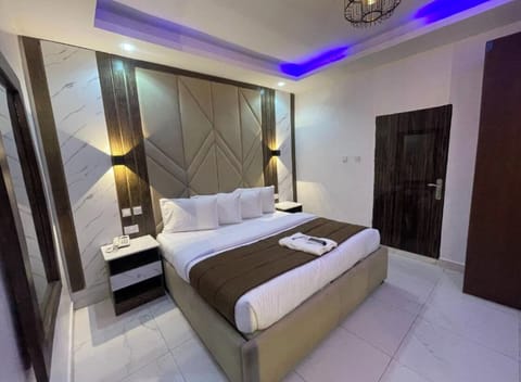 Family Single Room | Laptop workspace, free WiFi