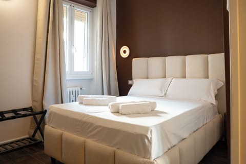 Classic Double Room | Minibar, in-room safe, desk, blackout drapes
