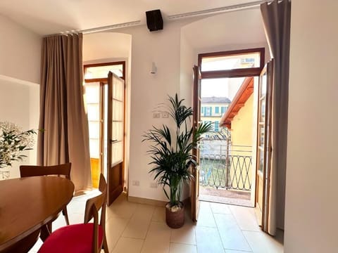Standard Apartment, Balcony, Courtyard View | Dining