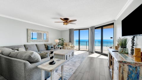 Condo, 3 Bedrooms | Living area