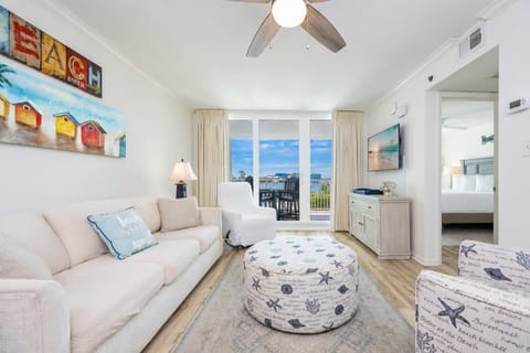 Condo, 2 Bedrooms | Living area