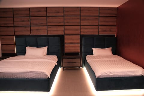 Superior Triple Room | Desk, free WiFi, bed sheets