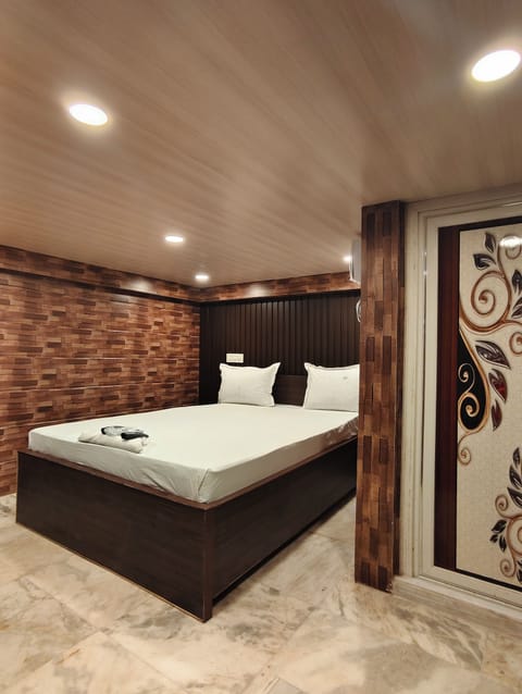 Classic Double or Twin Room, Air conditioning | Free WiFi