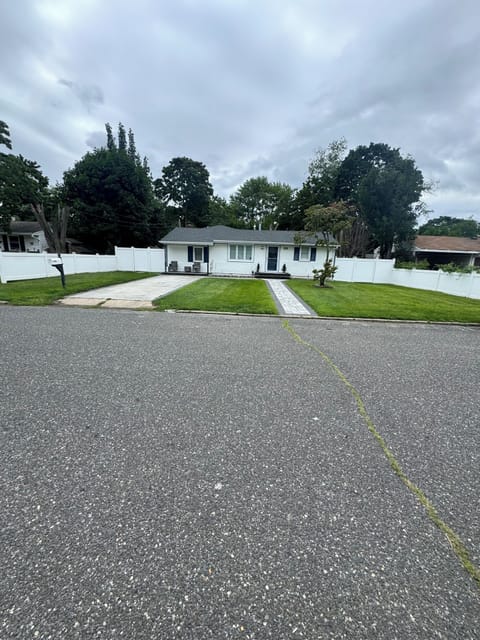 View of the front of the property 