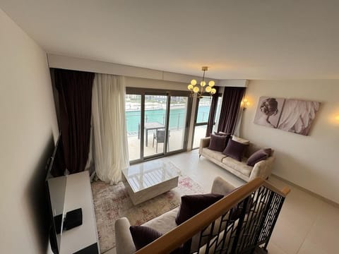 Penthouse, 4 Bedrooms, Canal View | Living area