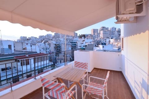 Apartment, Balcony | Outdoor dining