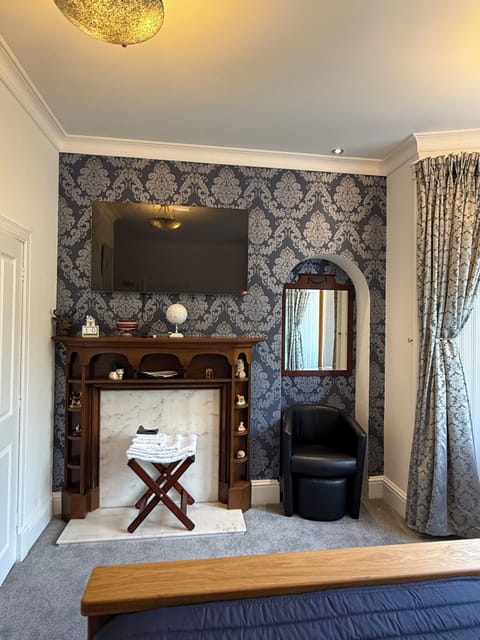 Deluxe Double Room (Room 1 - Deluxe King Suite)